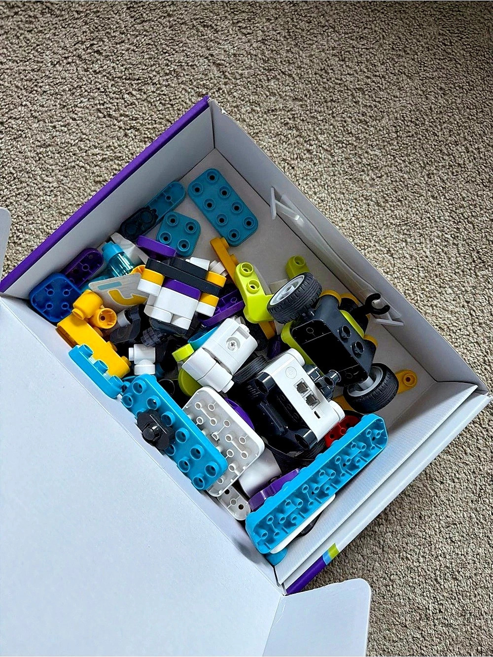 Botzees Augmented Reality Coding Robot Building Set - Picture 3 of 5